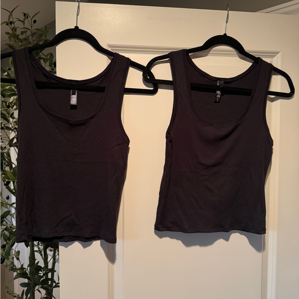 SKIMS Black Tank Top - Scoop Neck Stretch Rib